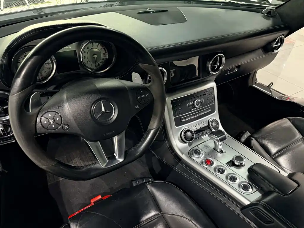 Mercedes-Benz SLS AMG 2018 — фото 9