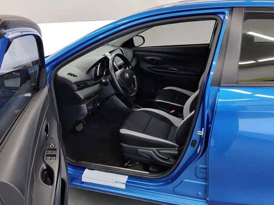 Toyota Yaris L 2020 — фото 9