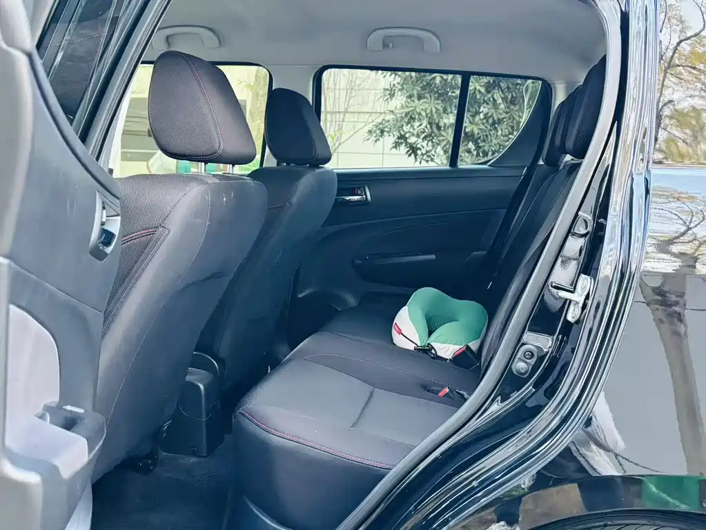 Suzuki Swift 2015 — фото 13