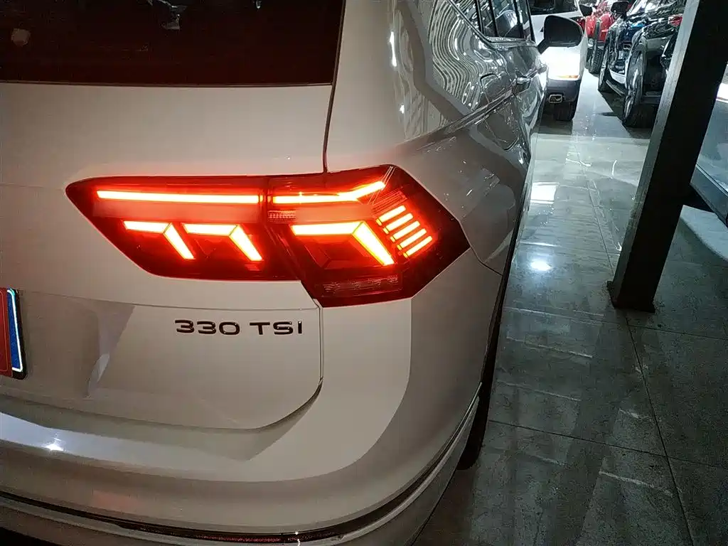 Volkswagen Tiguan L 2022 — фото 8