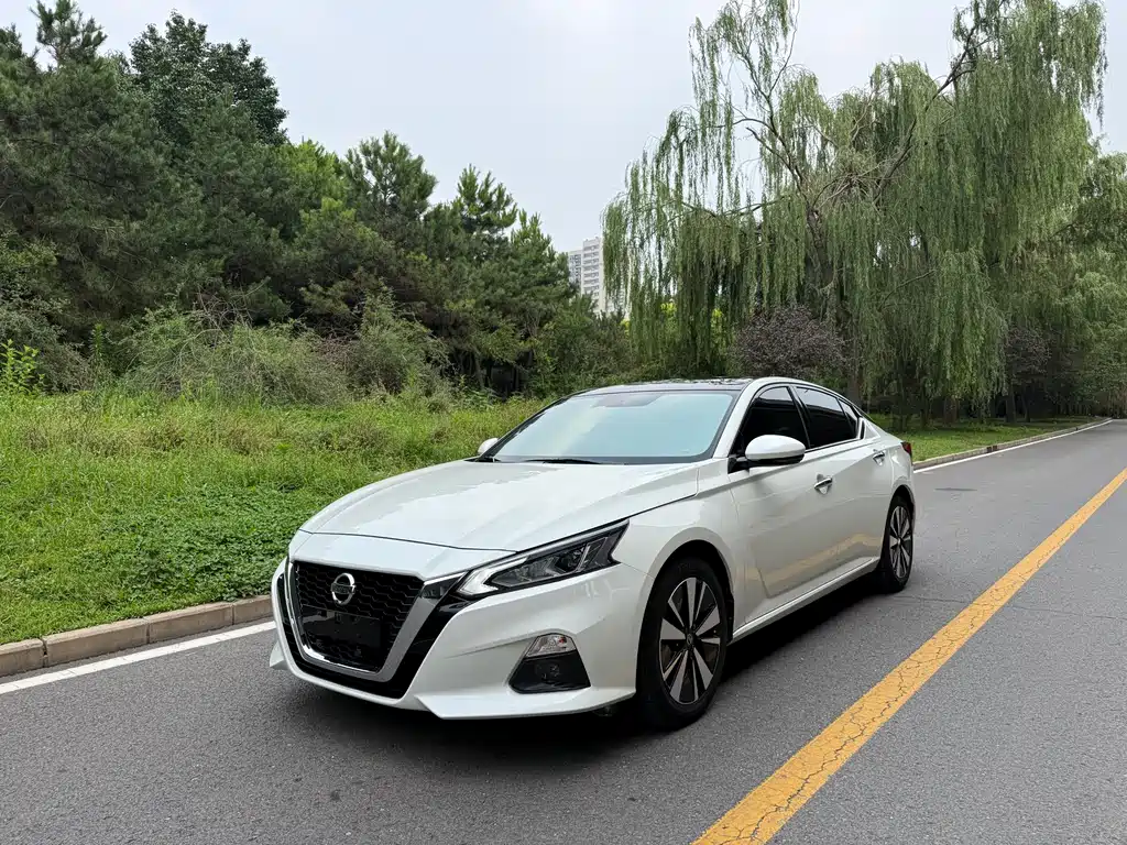 Nissan Teana 2022 — фото 1