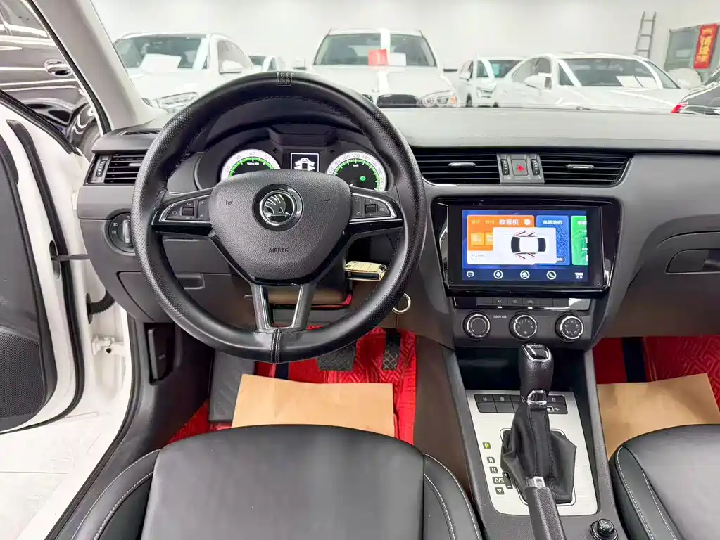 Skoda Octavia 2022 — фото 10
