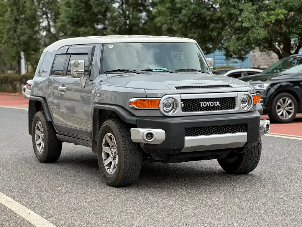 Toyota FJ Cruiser 2024 — фото 3
