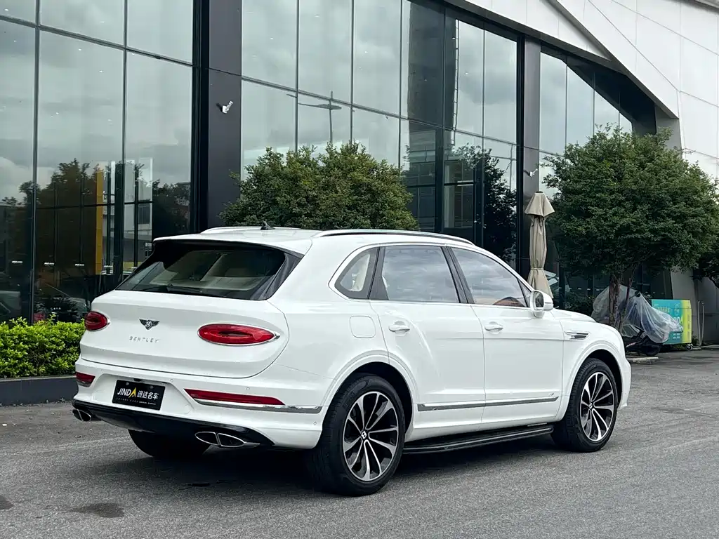 Bentley Bentayga 2021 — фото 9