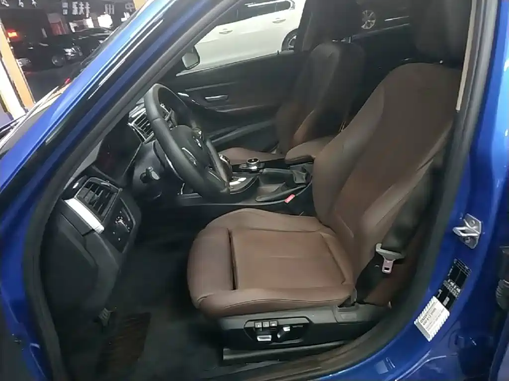 BMW 3 Series 2019 — фото 15