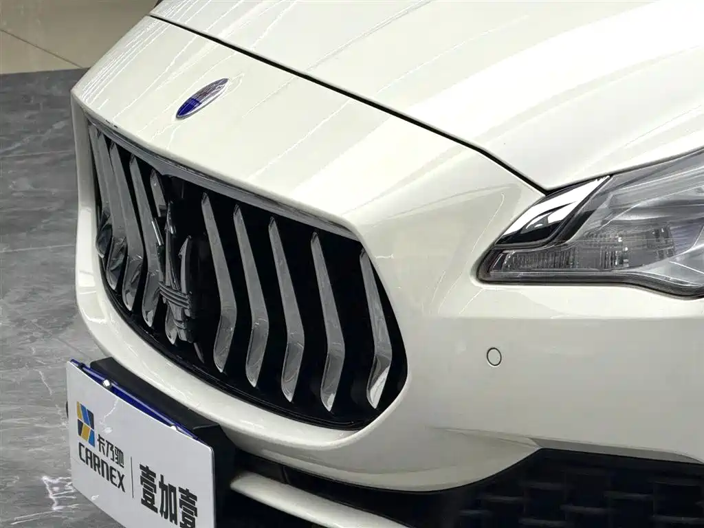 Maserati Quattroporte 2017 — фото 4