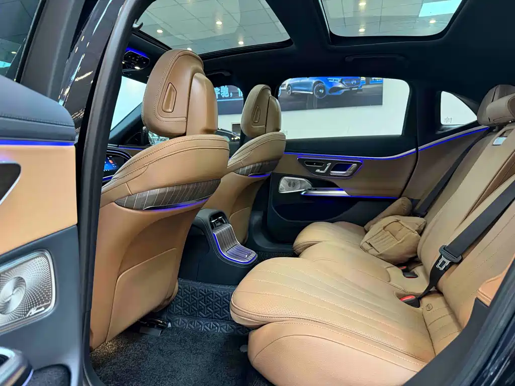 Mercedes-Benz E-Class 2025 — фото 10
