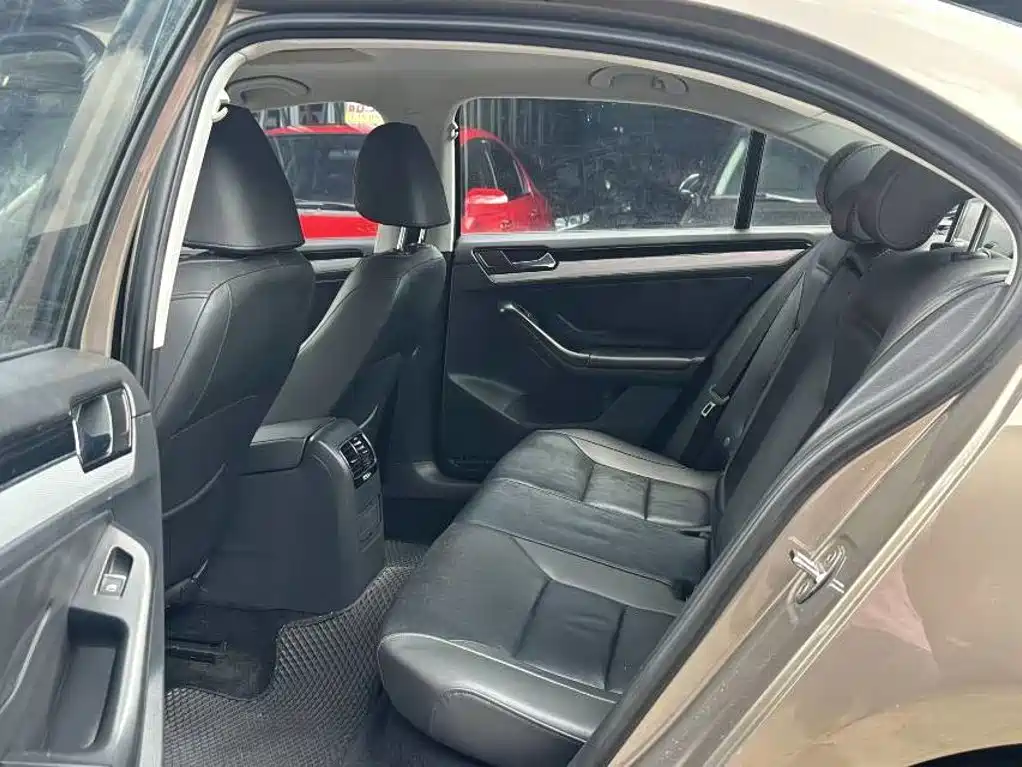 Volkswagen Sagitar 2016