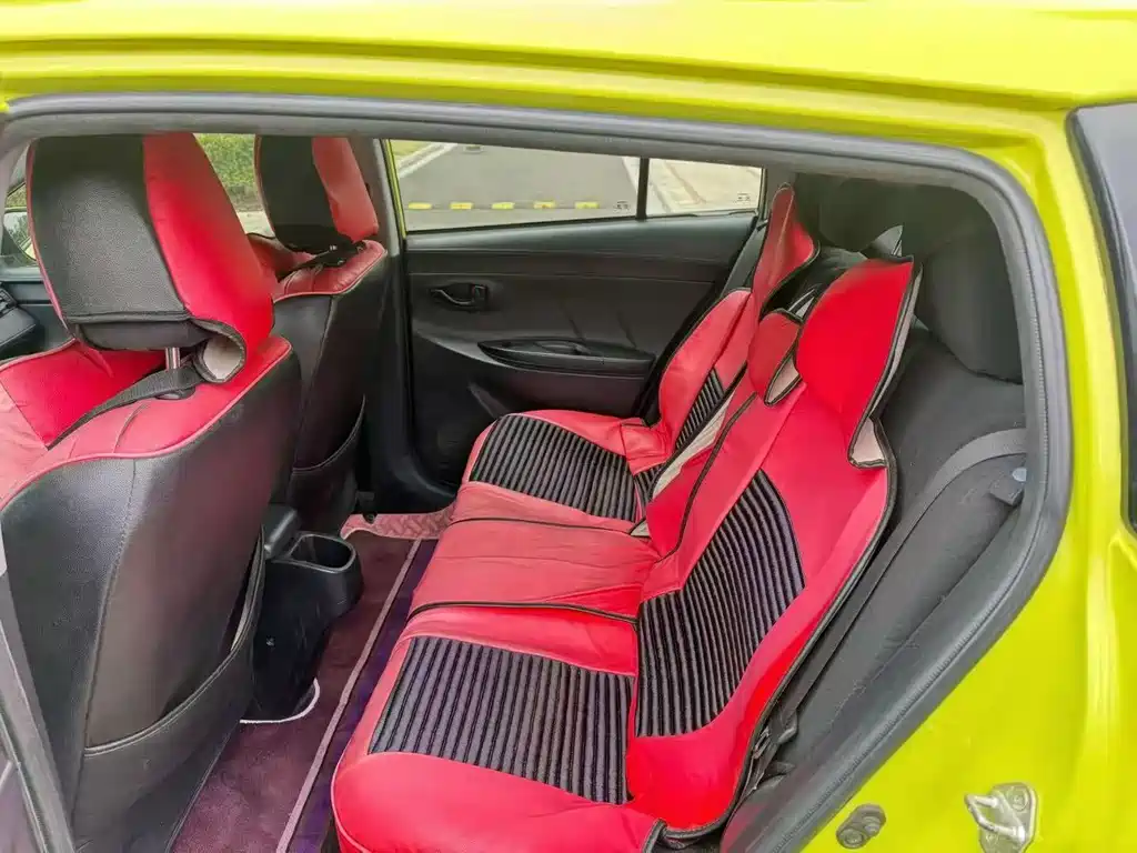 Toyota Yaris L 2017 — фото 9