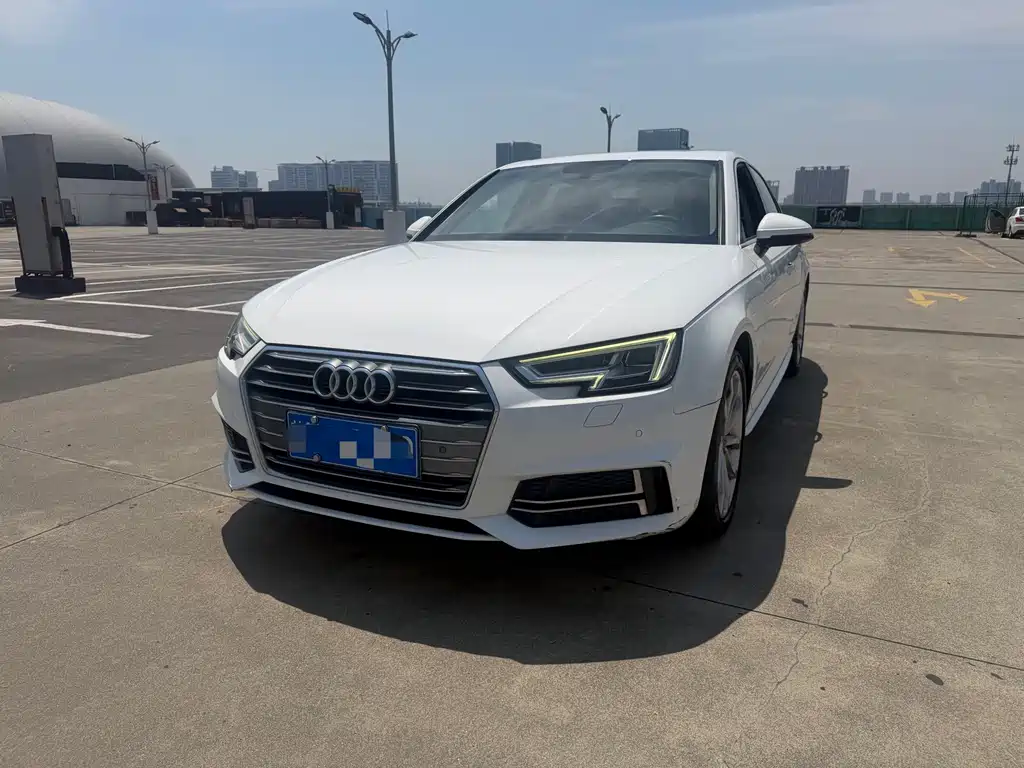 Audi A4L 2018 — фото 1