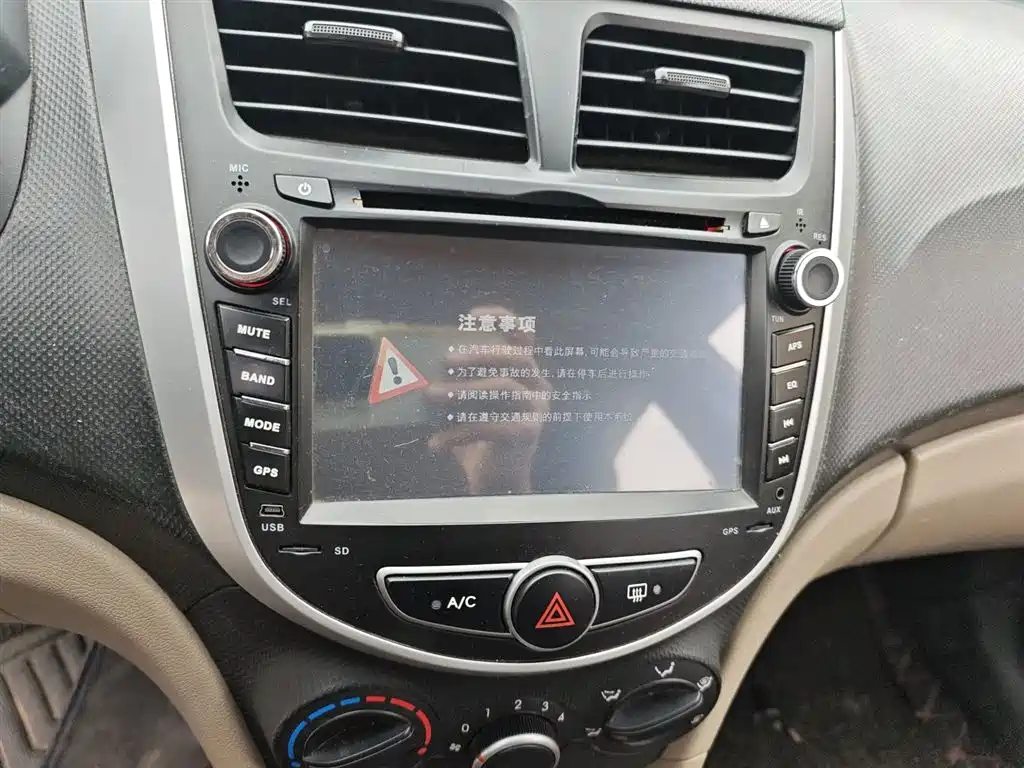 Hyundai Verna 2014 — фото 13