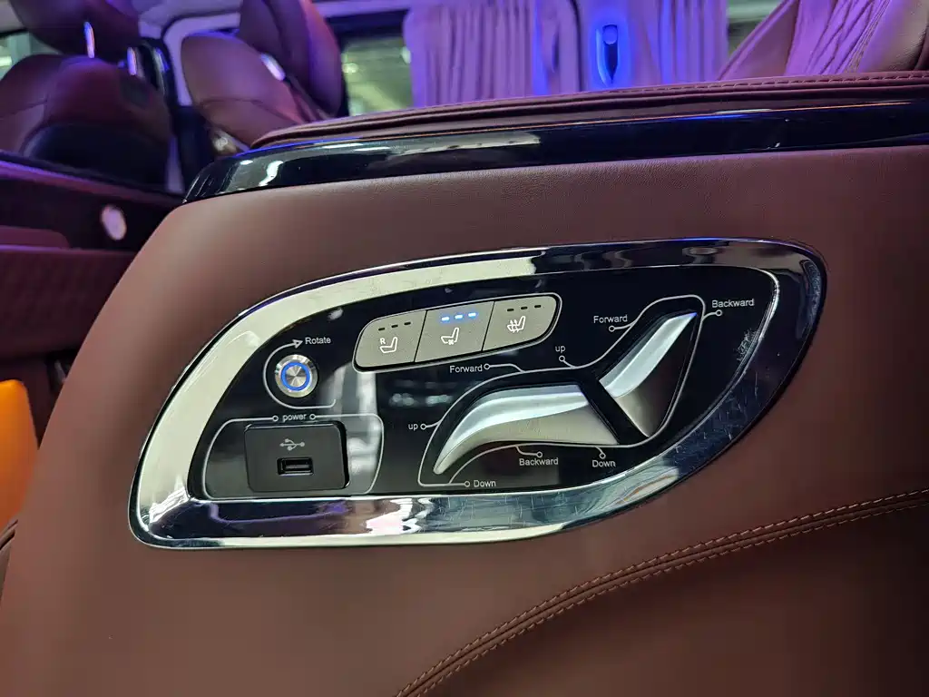 Mercedes-Benz V-Class 2020 — фото 30