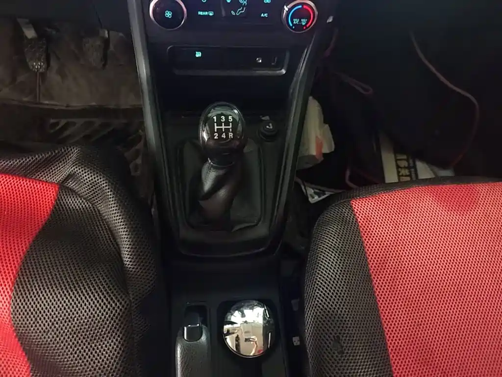 Ford EcoSport 2018 — фото 14