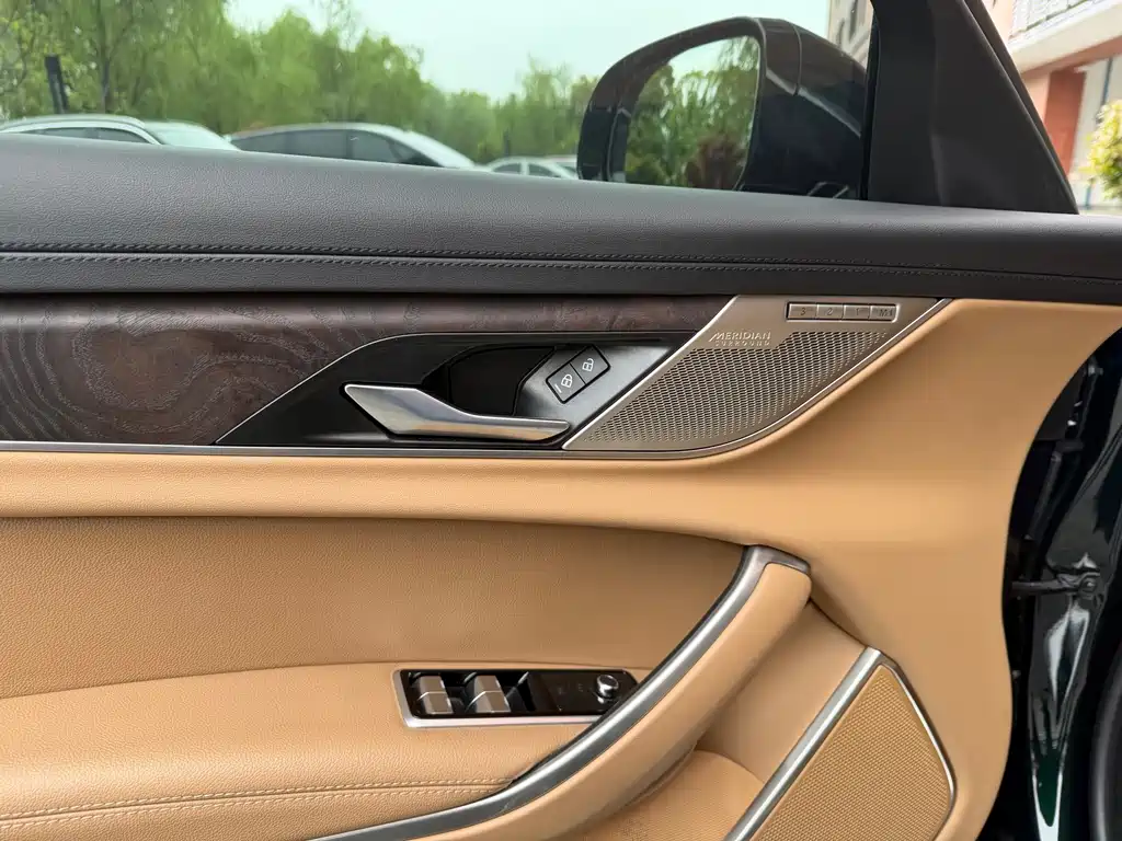 Jaguar XFL 2022 — фото 17