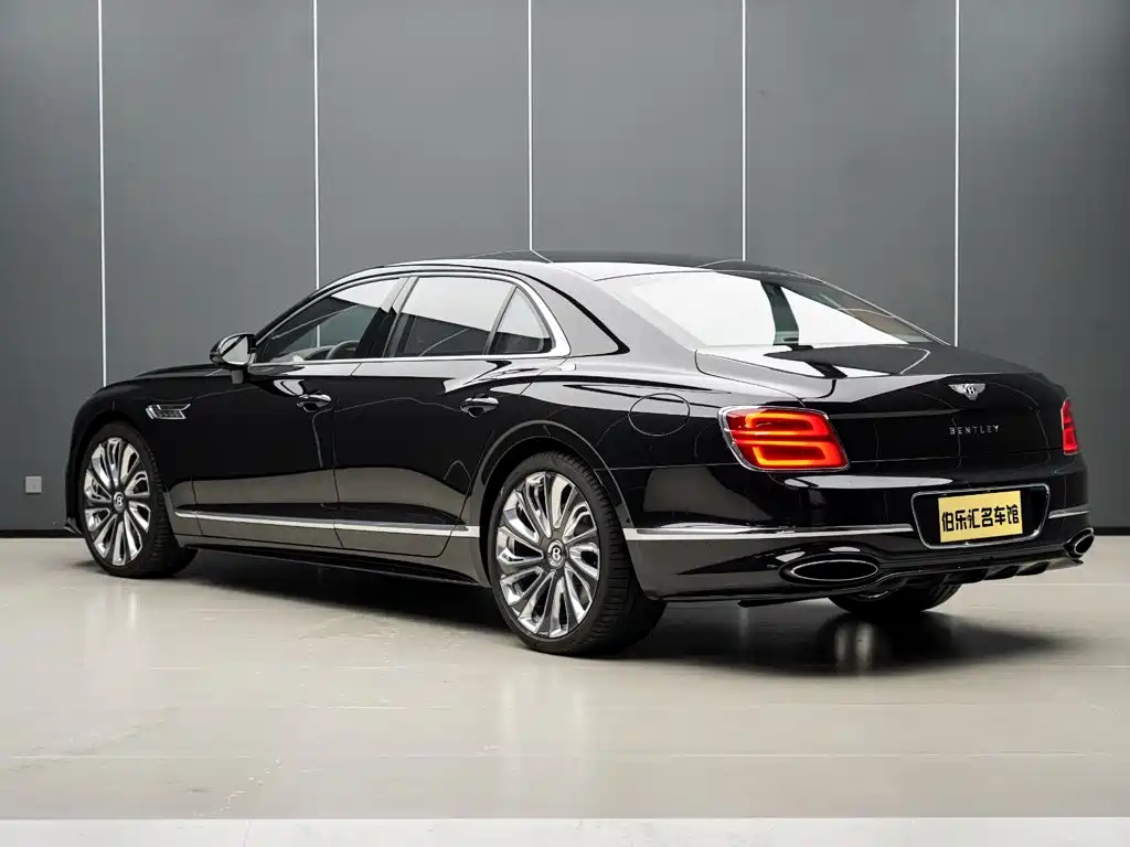 Bentley Flying Spur Plug-In Hybrid 2026 — фото 6