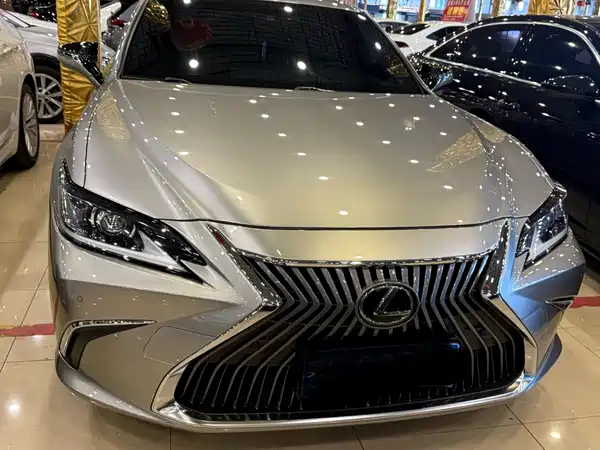 Lexus ES 2020