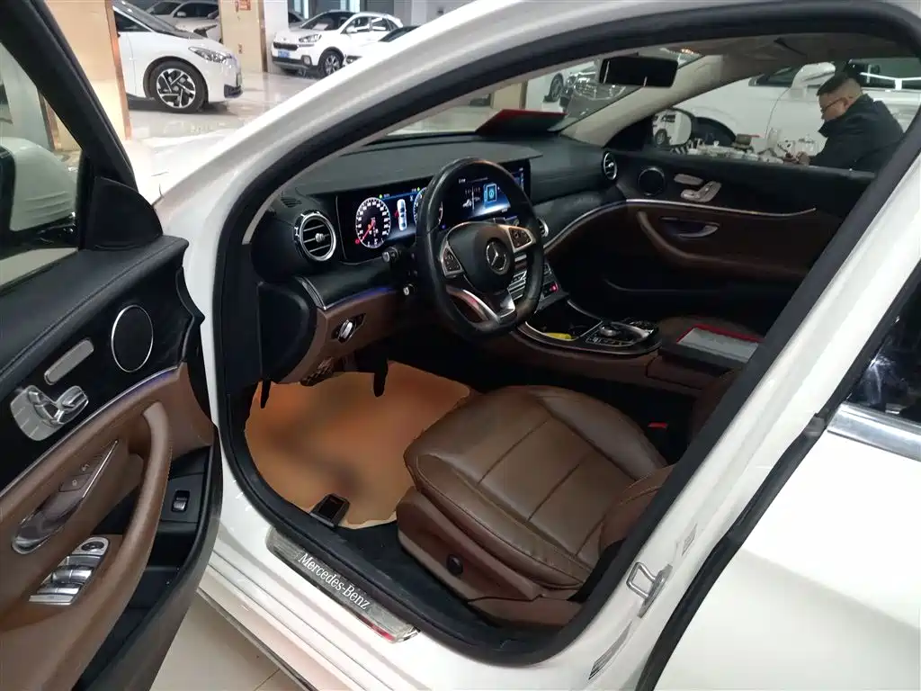 Mercedes-Benz E-Class 2018 — фото 15