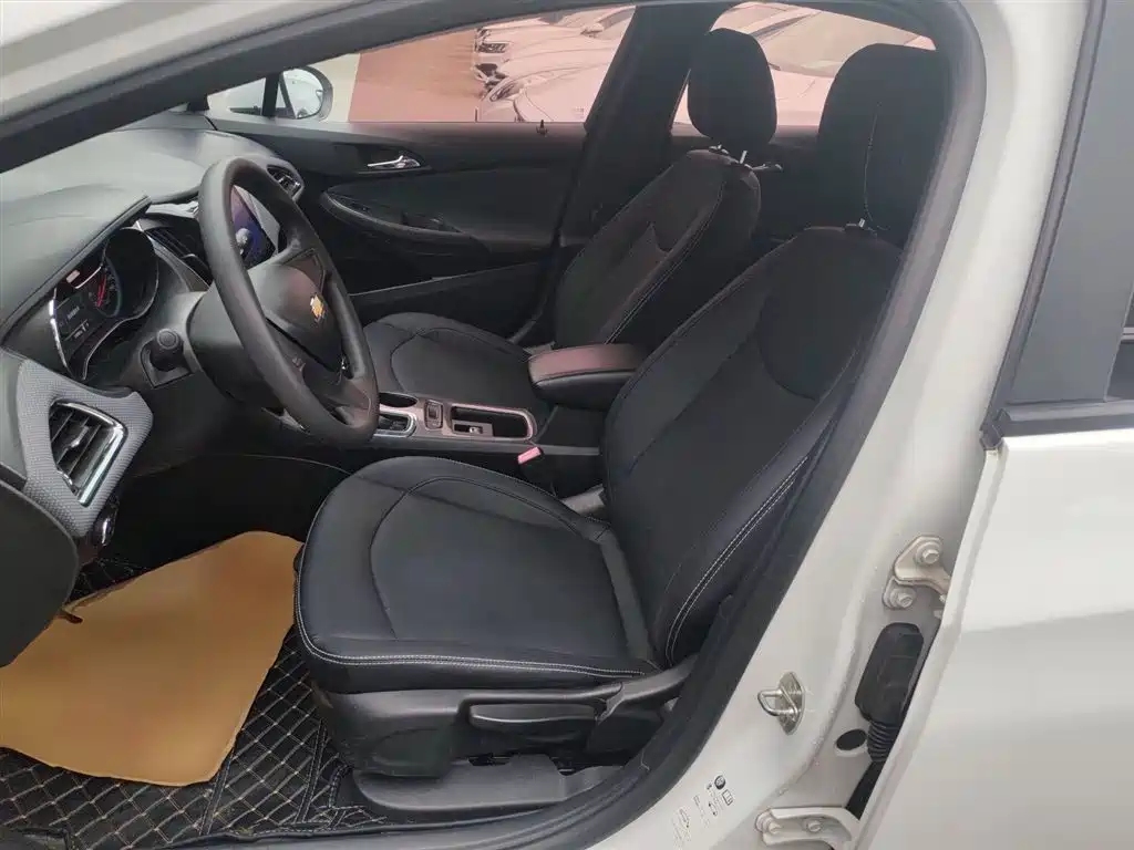 Chevrolet Cruze 2018 — фото 15