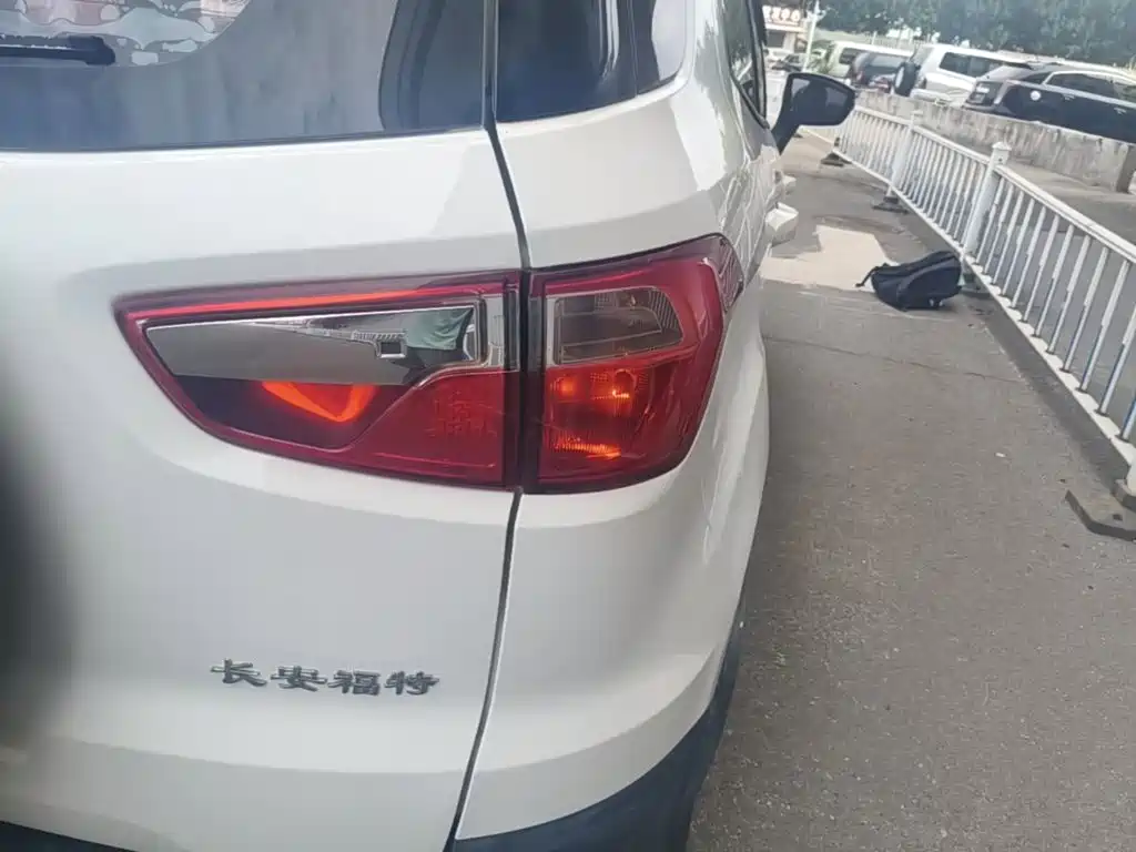 Ford EcoSport 2015 — фото 8