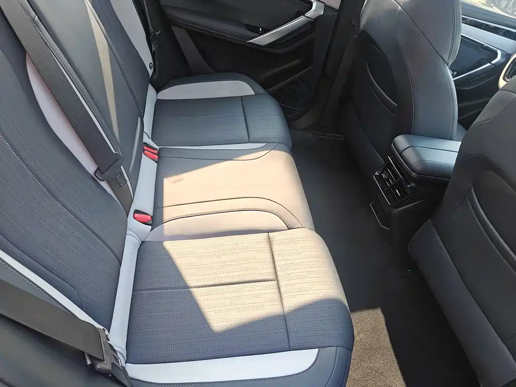 Geely Boyue L 2025 — фото 10