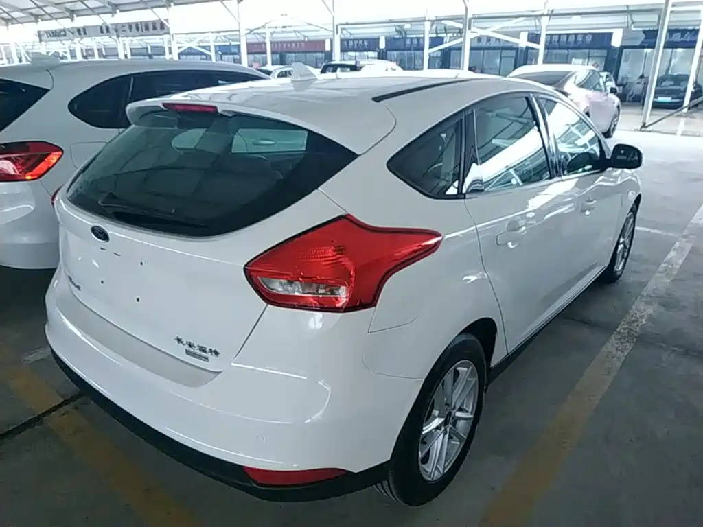 Ford Focus 2018 — фото 7