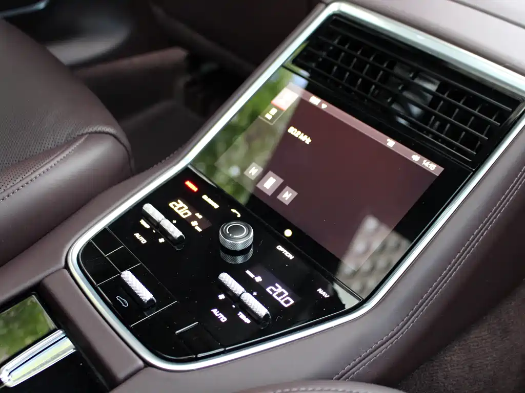 Porsche Panamera 2020 — фото 17