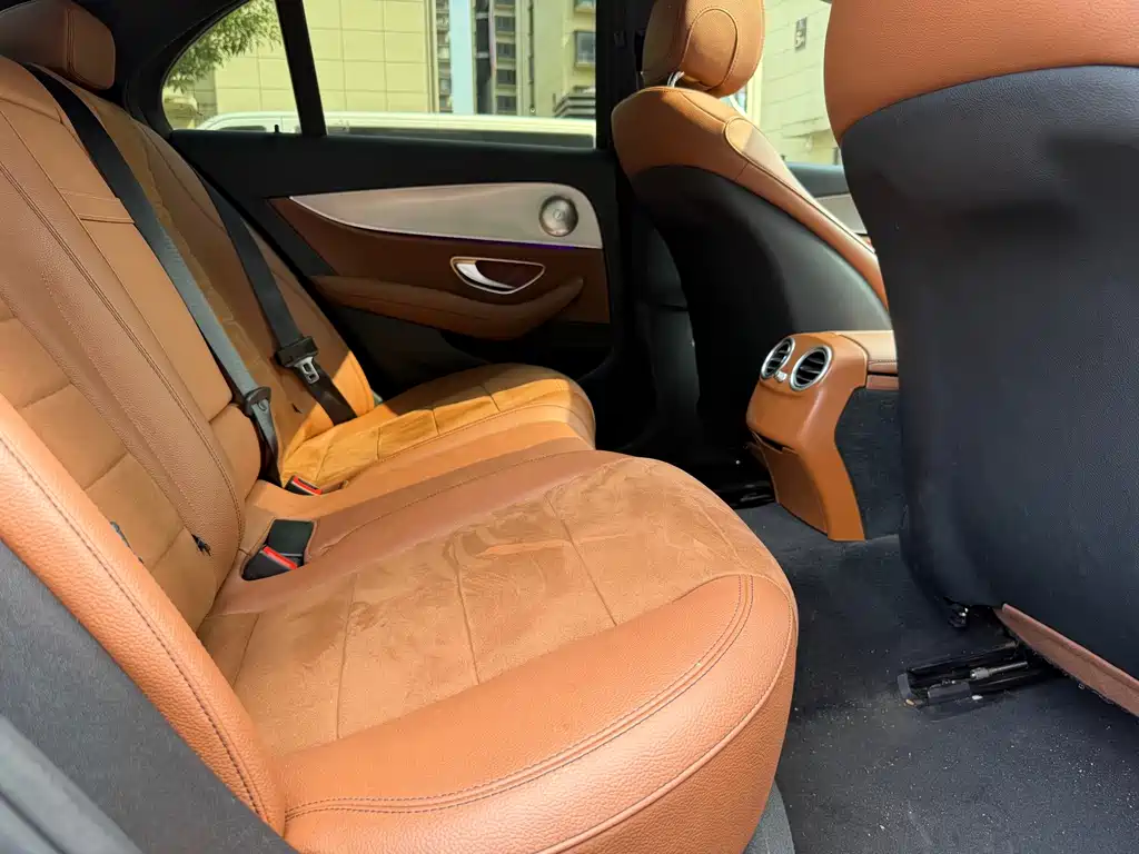 Mercedes-Benz E-Class 2018 — фото 19