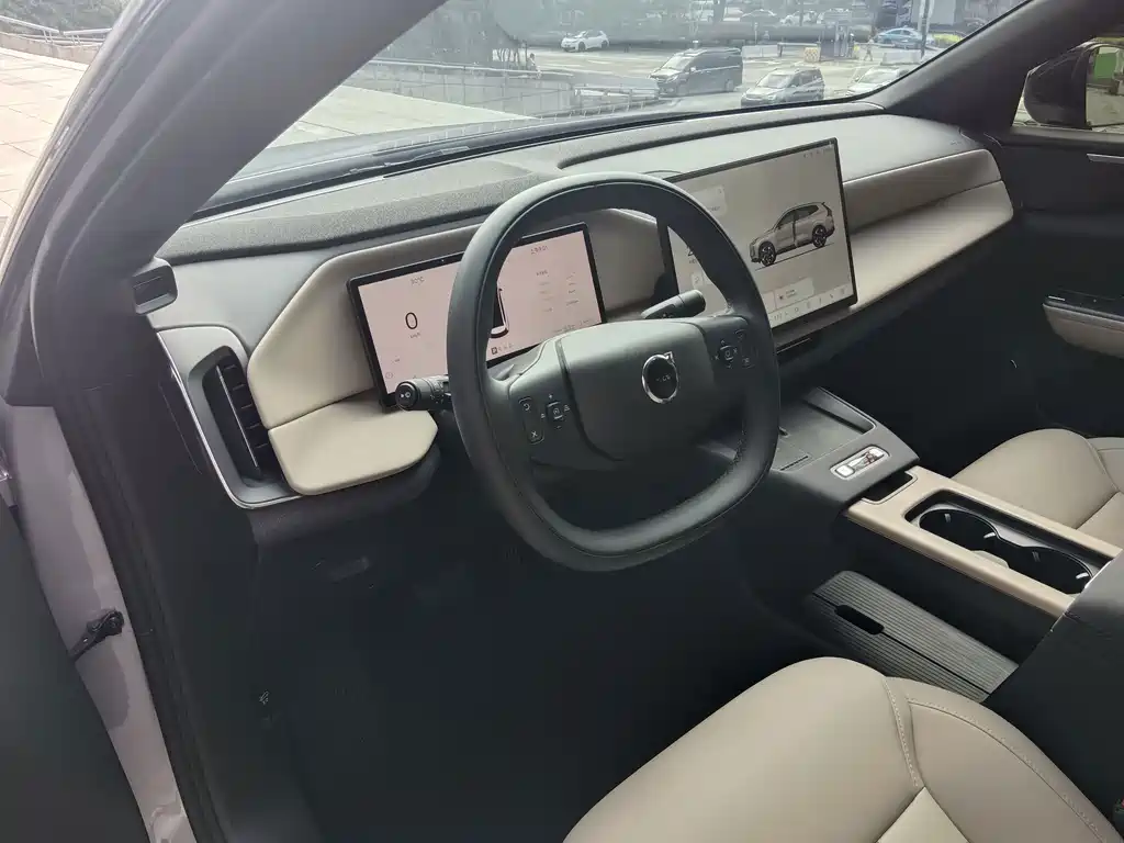 Volvo XC70 Plug-In Hybrid 2025 — фото 12