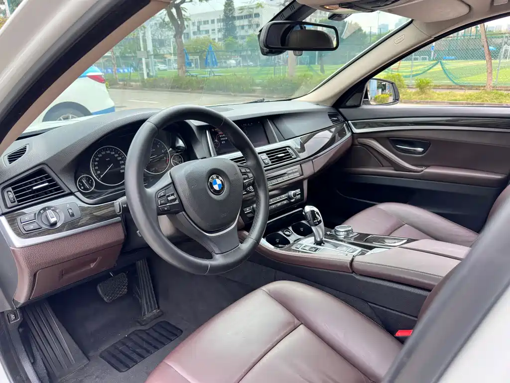 BMW 5 Series 2016 — фото 8