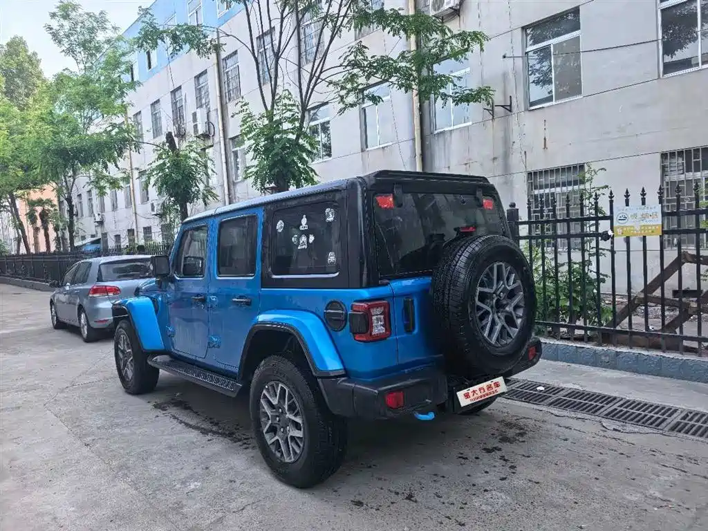 Jeep Wrangler PHEV 2022 — фото 3