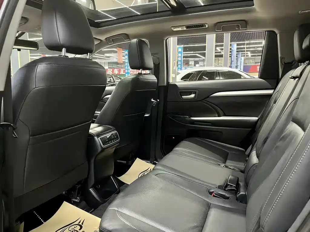 Toyota Highlander 2017 — фото 12