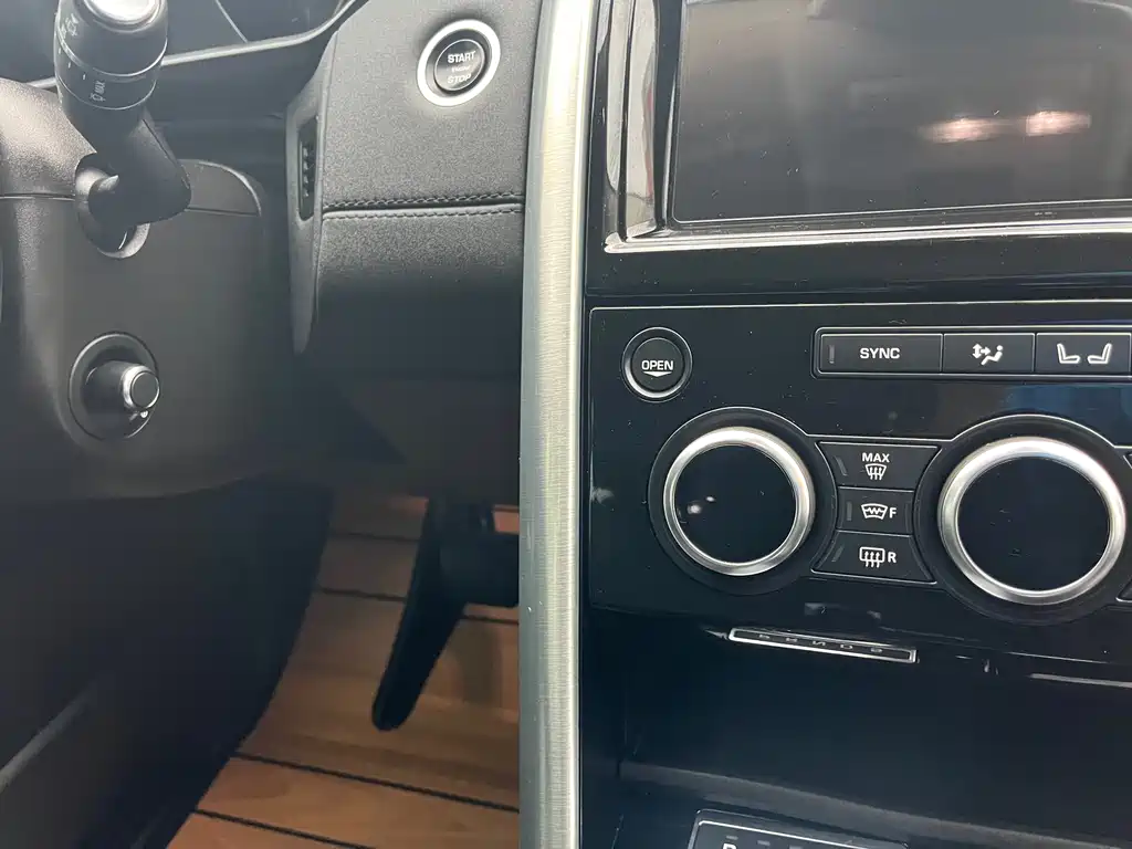 Land Rover Discovery 2018 — фото 34