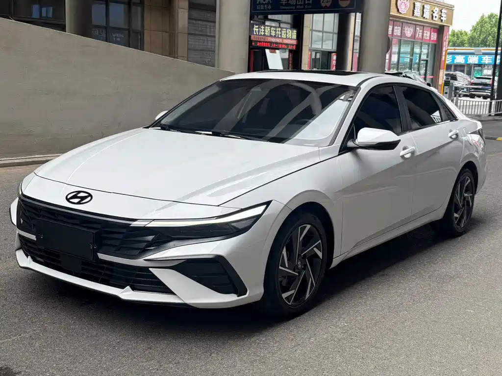 Hyundai Elantra 2023 — фото 1
