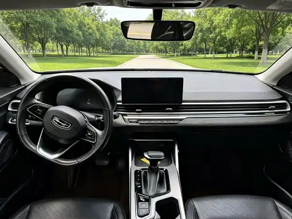 Geely Emgrand 2021