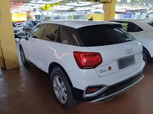 Audi Q2L 2023
