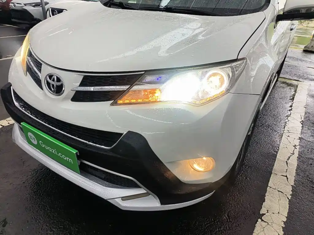 Toyota RAV4 2015 — фото 24