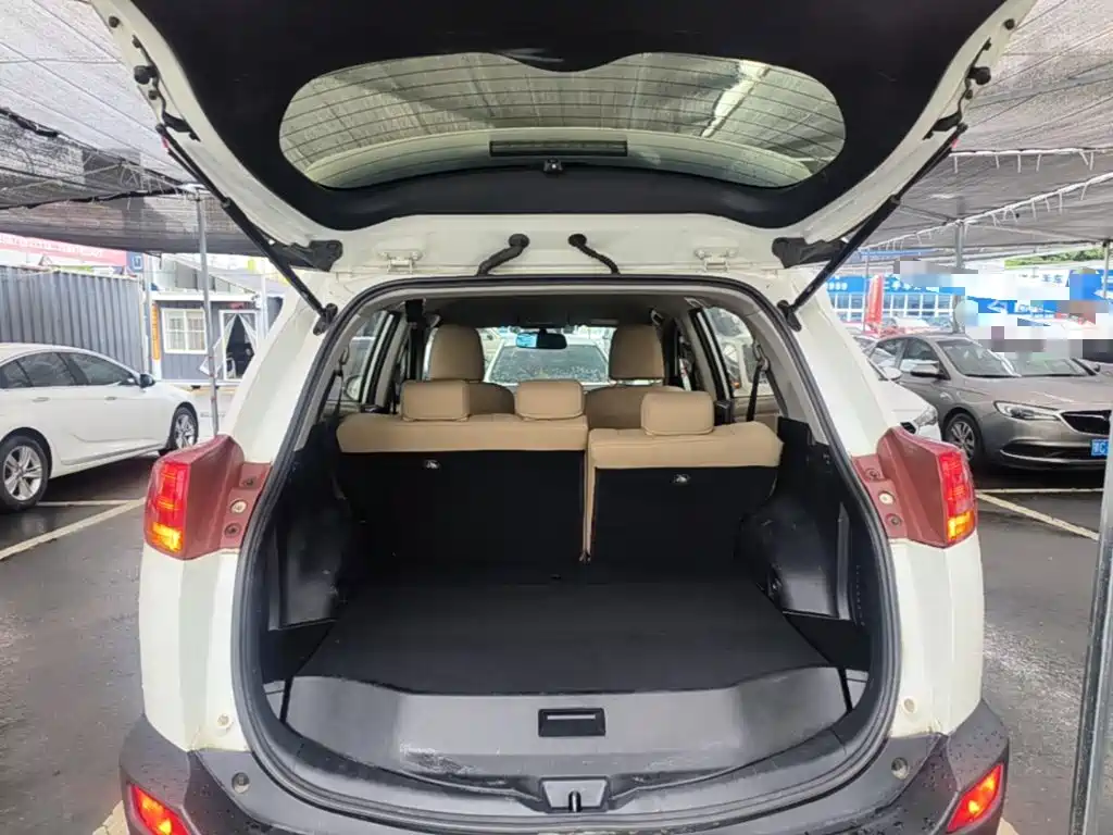 Toyota RAV4 2015 — фото 19
