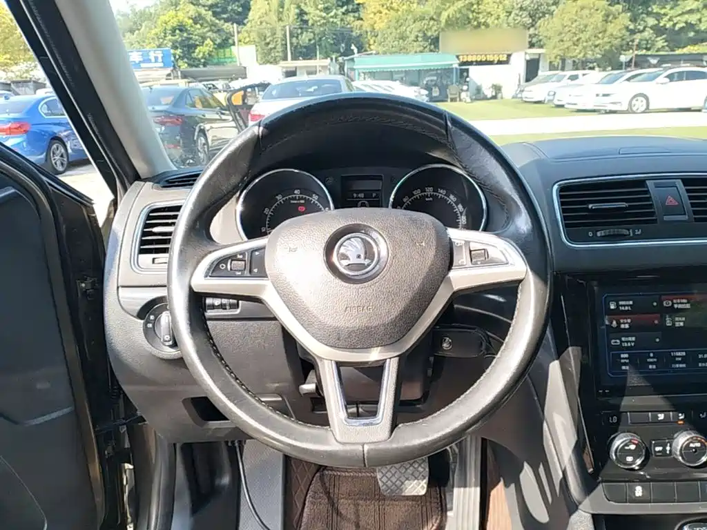 Skoda Yeti 2018 — фото 11