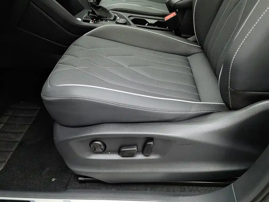 Volkswagen Tiguan L 2023 — фото 20