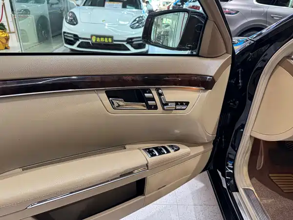 Mercedes-Benz S-Class 2012