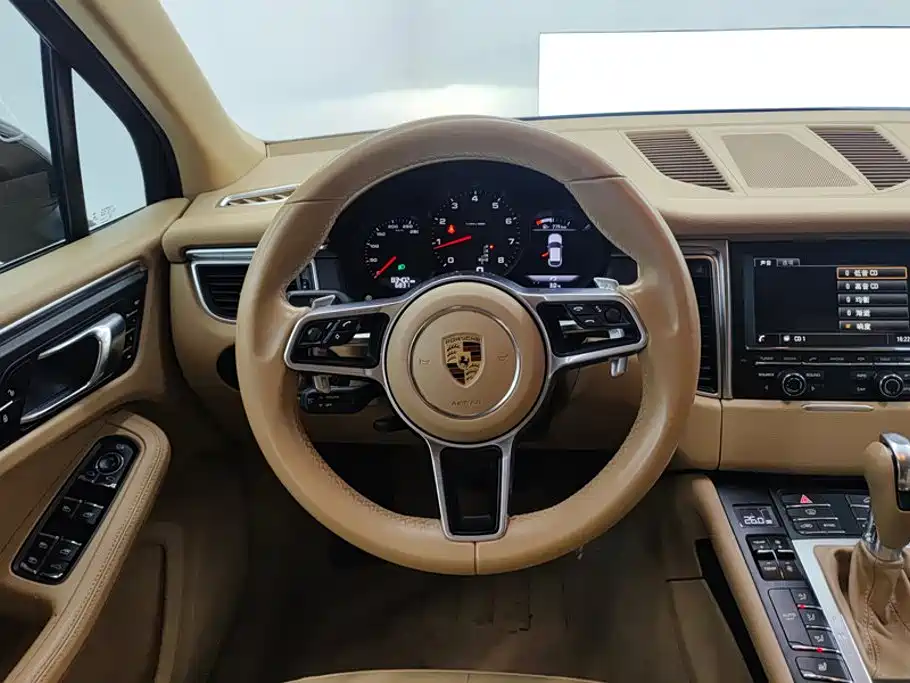 Porsche Macan 2016 — фото 15