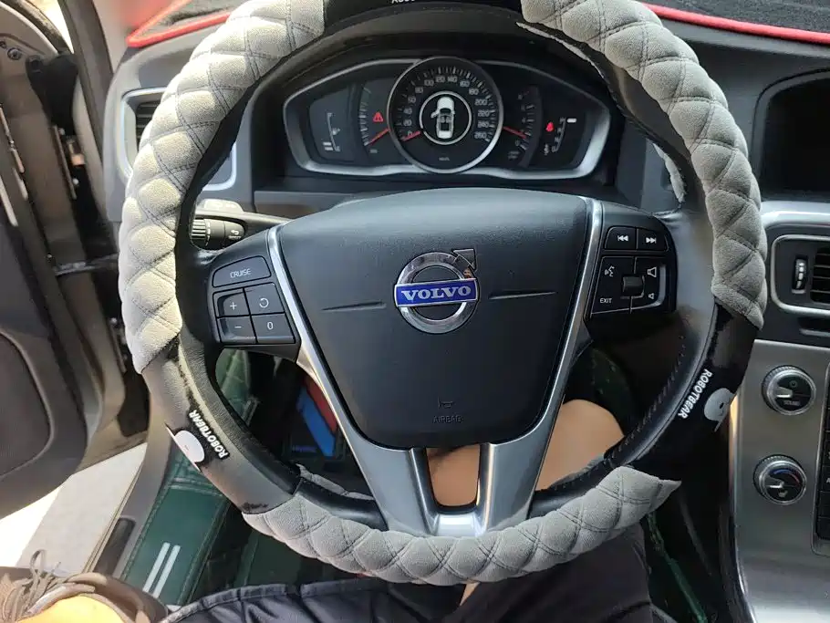 Volvo S60 2015 — фото 15