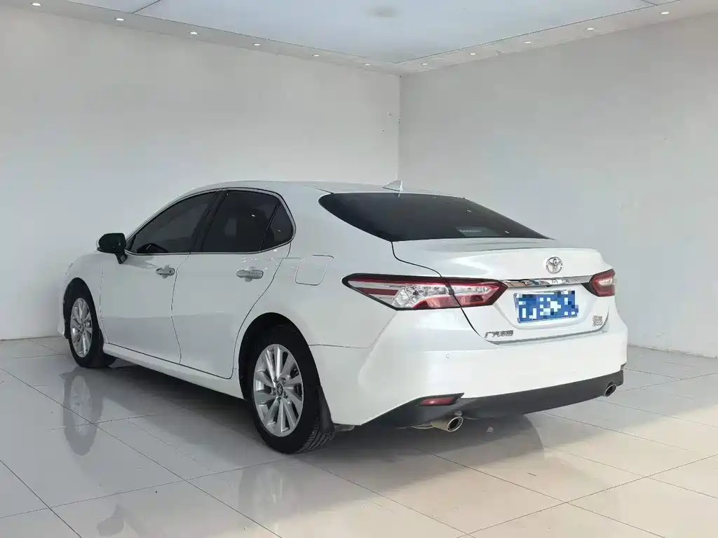 Toyota Camry 2021 — фото 11