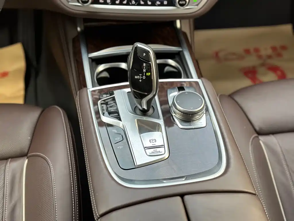 BMW 7 Series 2018 — фото 15