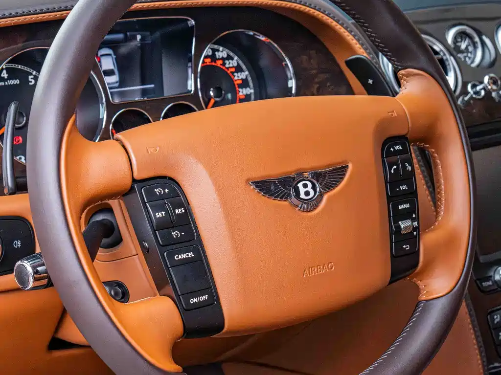 Bentley Flying Spur 2012 — фото 13