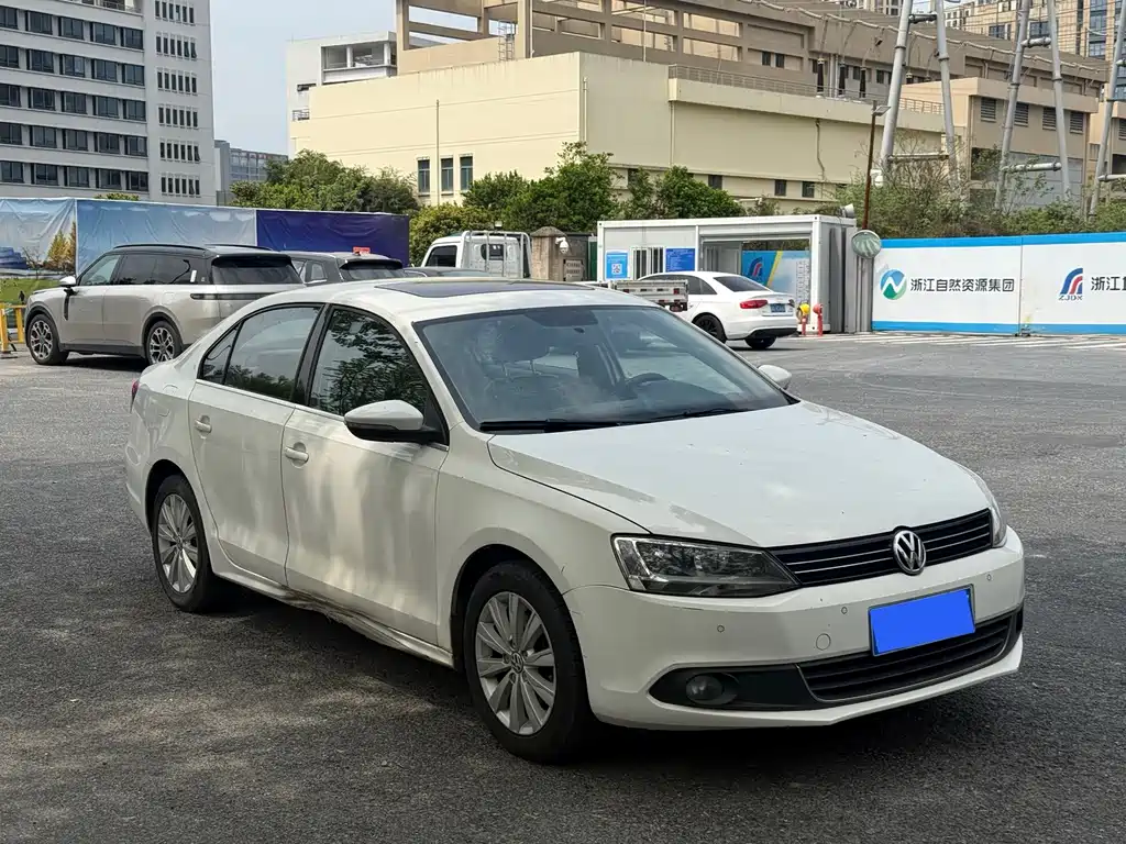 Volkswagen Sagitar 2015