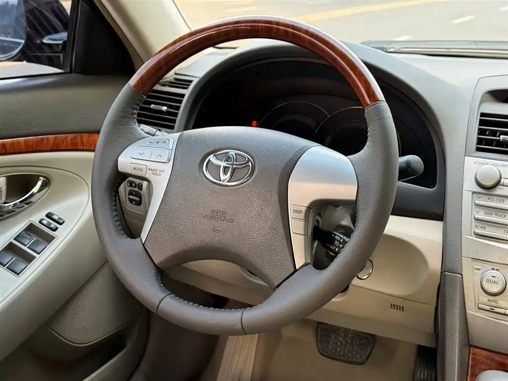 Toyota Camry 2007 — фото 17