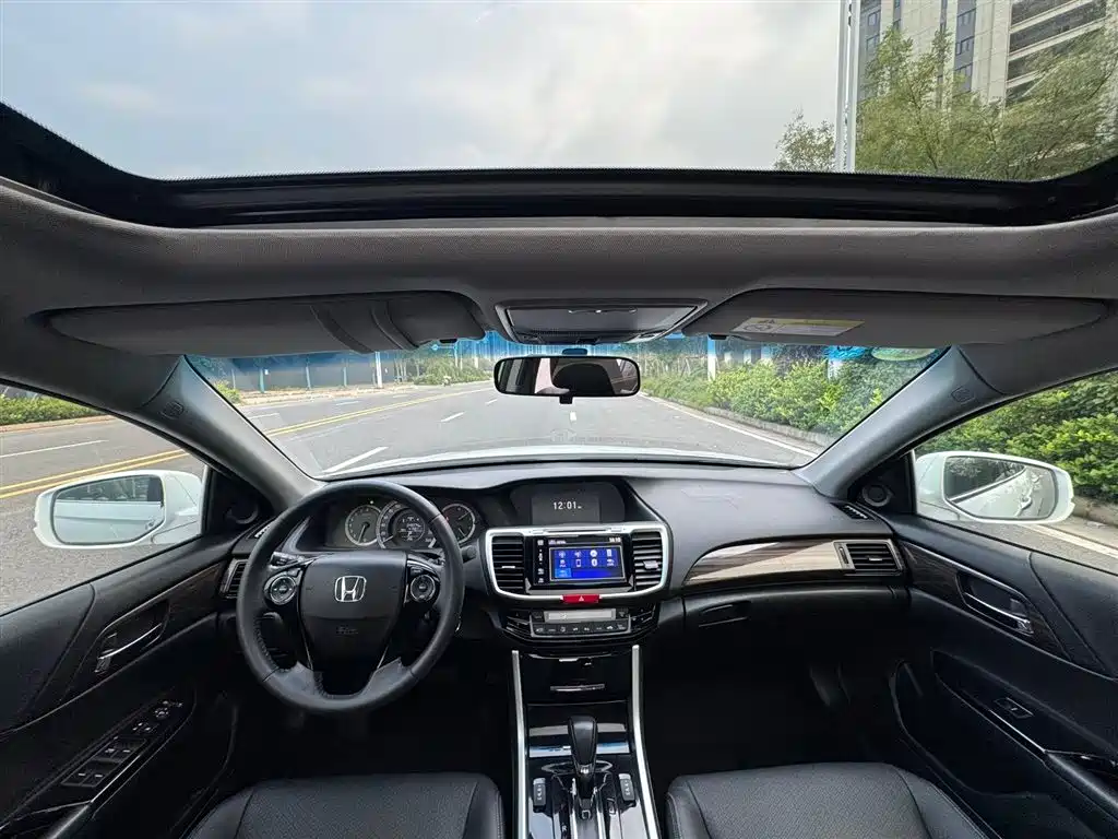 Honda Accord 2017 — фото 10