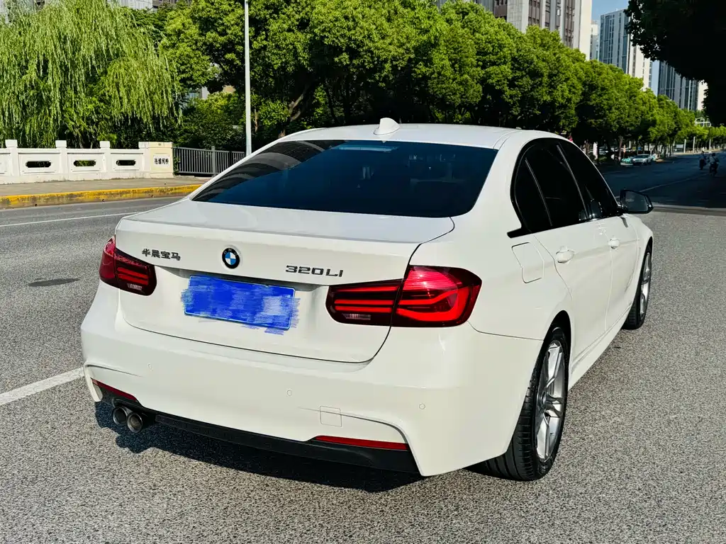 BMW 3 Series 2019 — фото 12