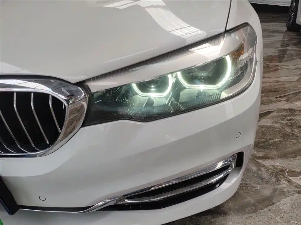 BMW 5 Series 2019 — фото 24